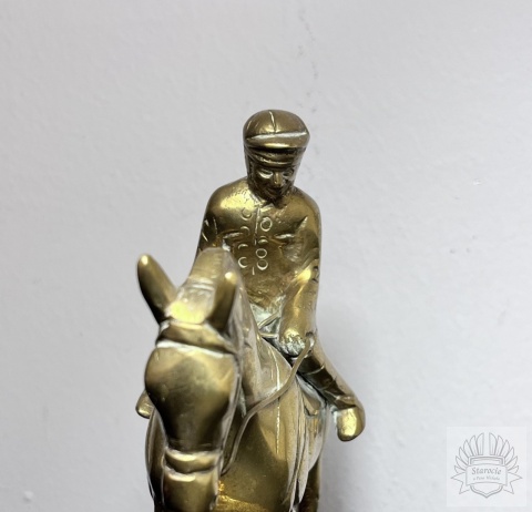Figurka mosiądz- dżokej (jockey), jeździec na koniu