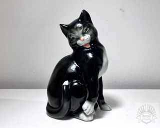 Figurka porcelanowa Kot czarny - Karl Ens, XX w.