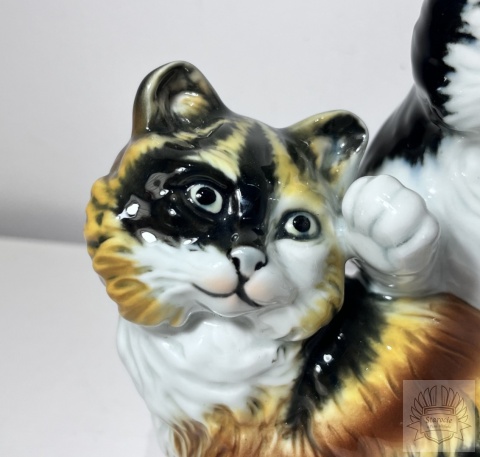 Figurka "Dwa koty" Karl Ens, pocz. XX w.