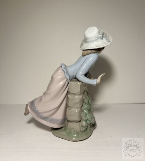Figurka "Dziewczyna z psem"- Nao Lladro Daisa