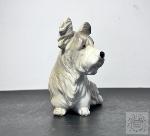 Figurka pies rasy Skye Terrier.