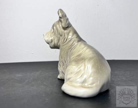 Figurka pies rasy Skye Terrier.