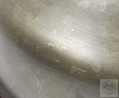 Patera metalowa na nodze- mosiądz patynowany, NEST