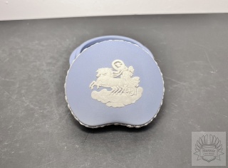 Puzderko szkatułka Wedgwood Blue Jasperware "Rydwan"