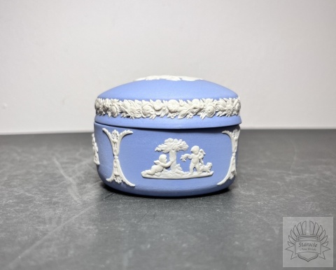 Puzderko szkatułka Wedgwood Blue Jasperware "Rydwan"