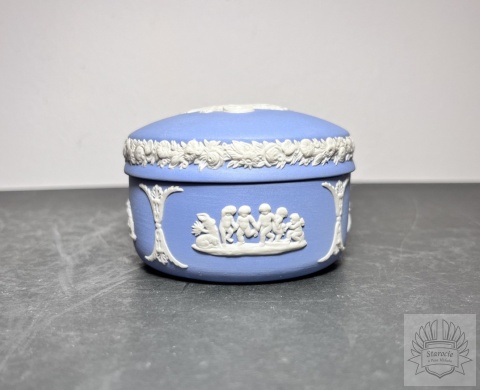 Puzderko szkatułka Wedgwood Blue Jasperware "Rydwan"