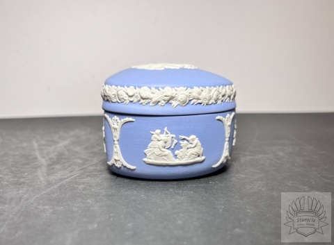 Puzderko szkatułka Wedgwood Blue Jasperware "Rydwan"