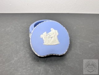 Puzderko szkatułka Wedgwood Blue Jasperware "scenka rodzajowa"
