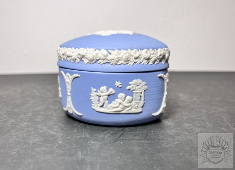 Puzderko szkatułka Wedgwood Blue Jasperware "scenka rodzajowa"