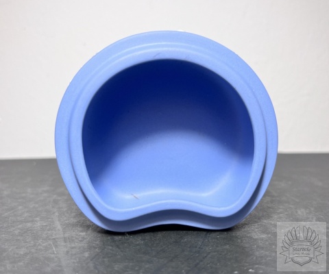 Puzderko szkatułka Wedgwood Blue Jasperware "scenka rodzajowa"